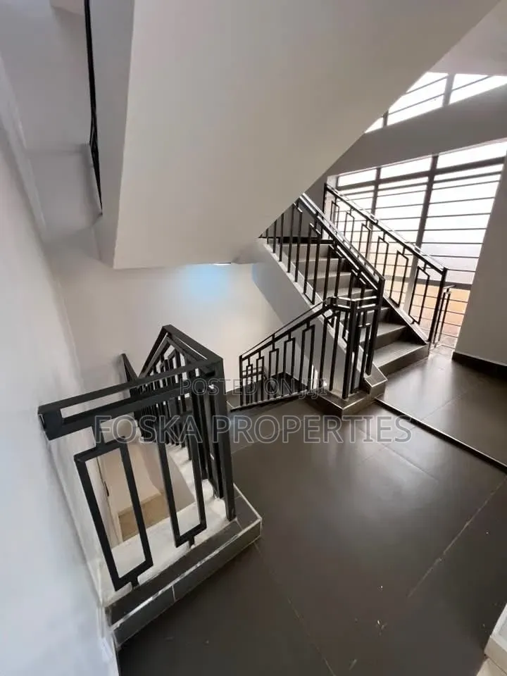 3bdrm Duplex in Makindye Estate, Central Division for rent