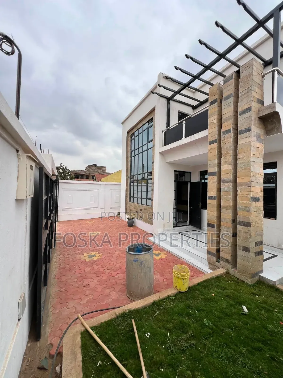 4bdrm Duplex in Kansanga, Central Division for rent