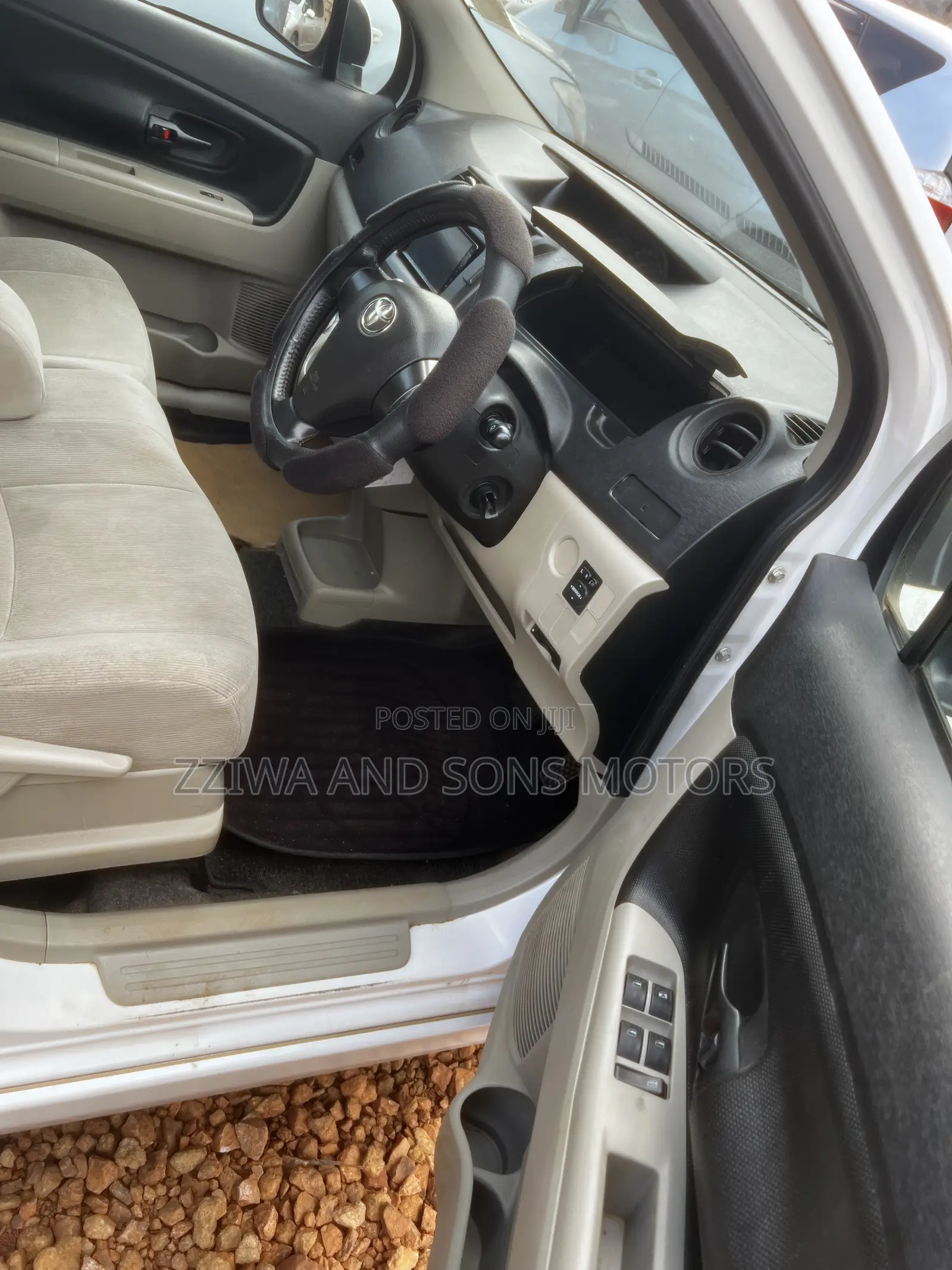 Toyota Passo Sette 2011 White