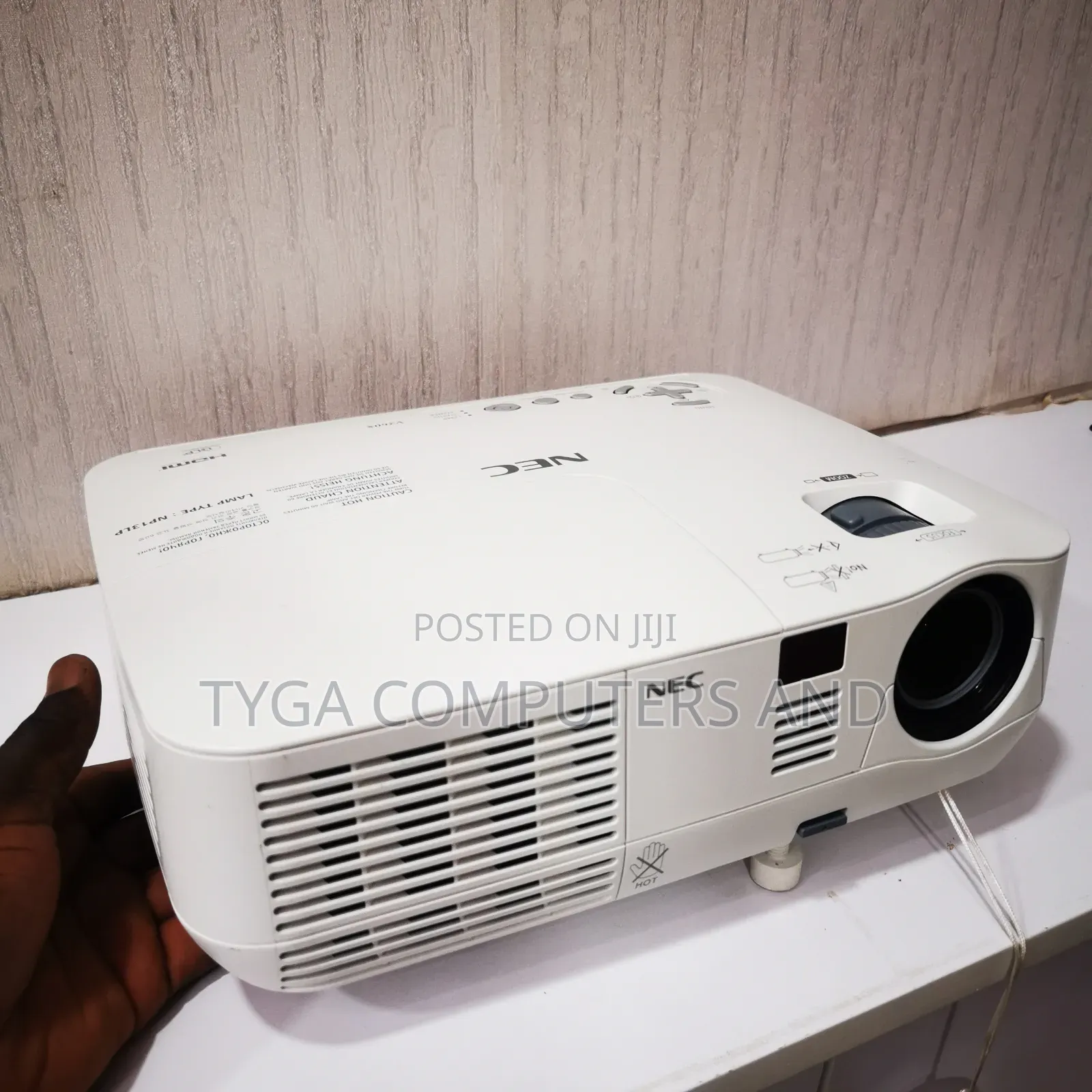 NEC Projector
