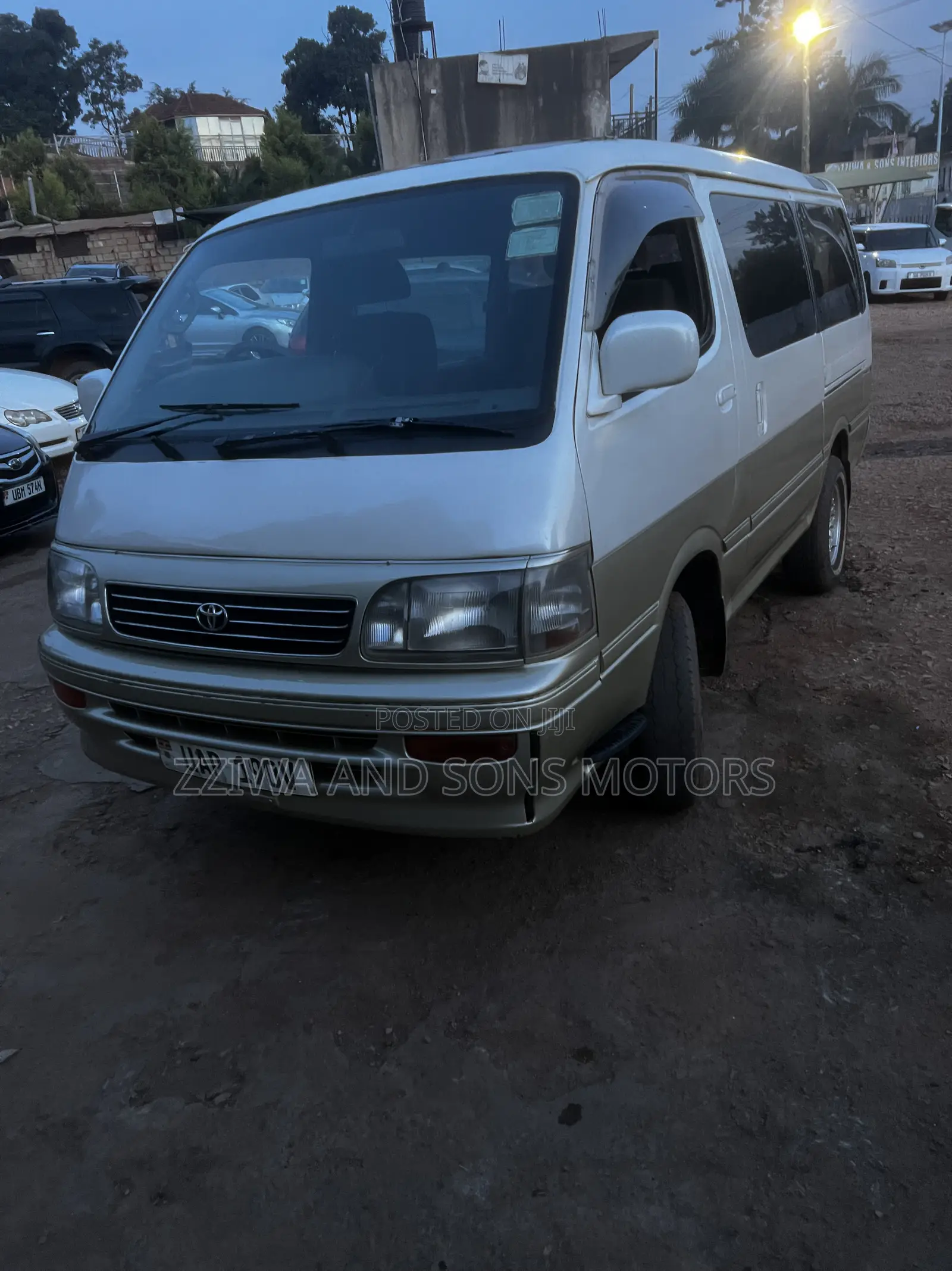 Toyota Grand HiAce Limited 3.0 Diesel Turbo RWD 8-Seater 2002 Brown