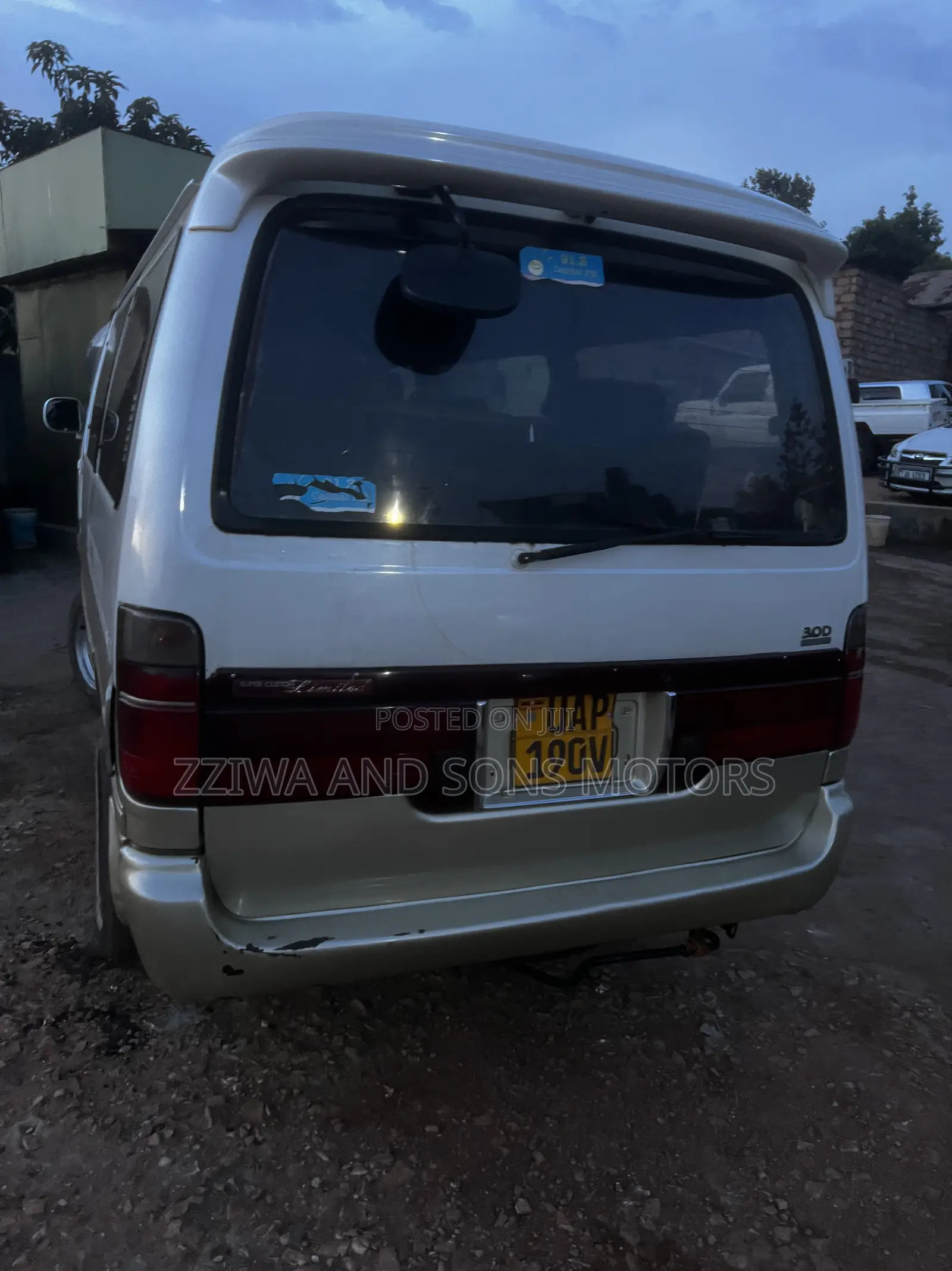 Toyota Grand HiAce Limited 3.0 Diesel Turbo RWD 8-Seater 2002 Brown