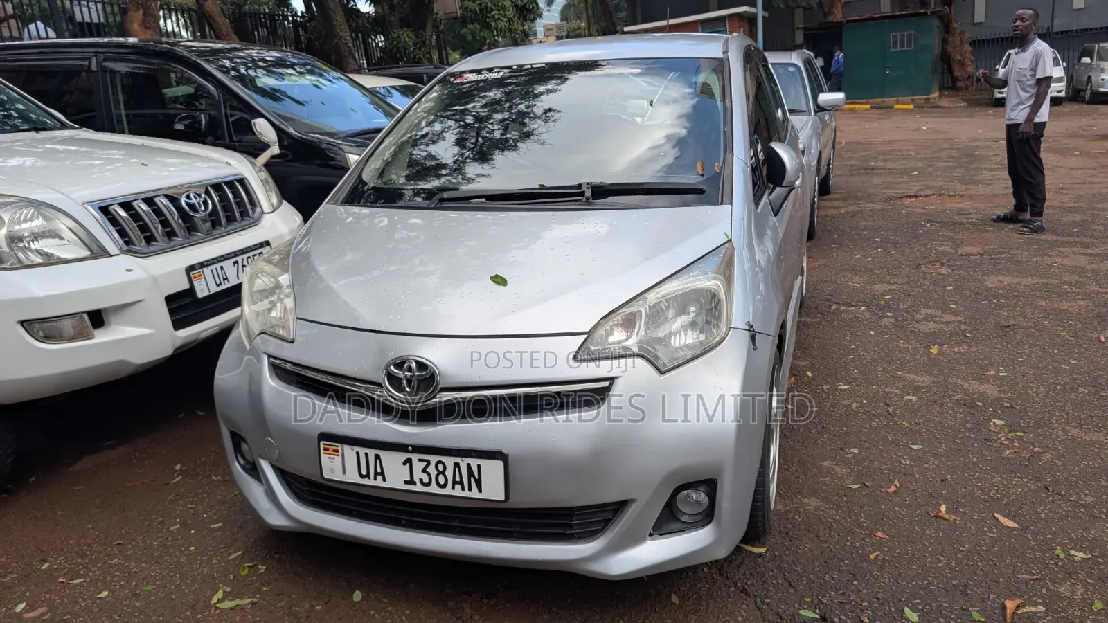 Toyota Ractis 1.5 FWD 2011 Silver