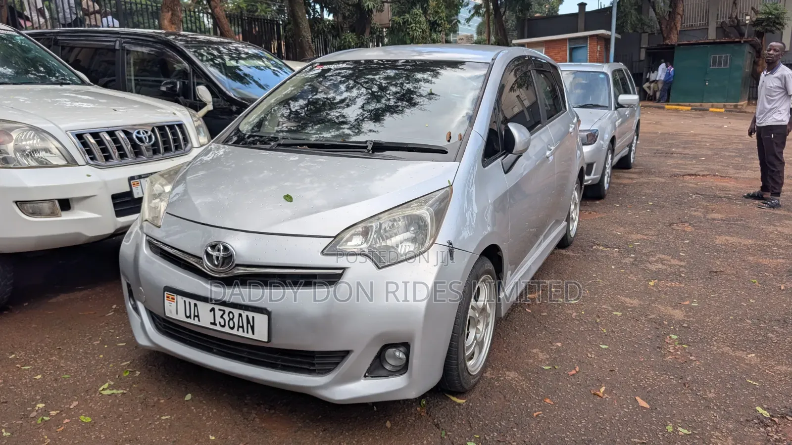 Toyota Ractis 1.5 FWD 2011 Silver