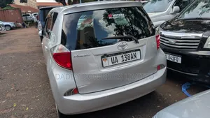 Toyota Ractis 1.5 FWD 2011 Silver