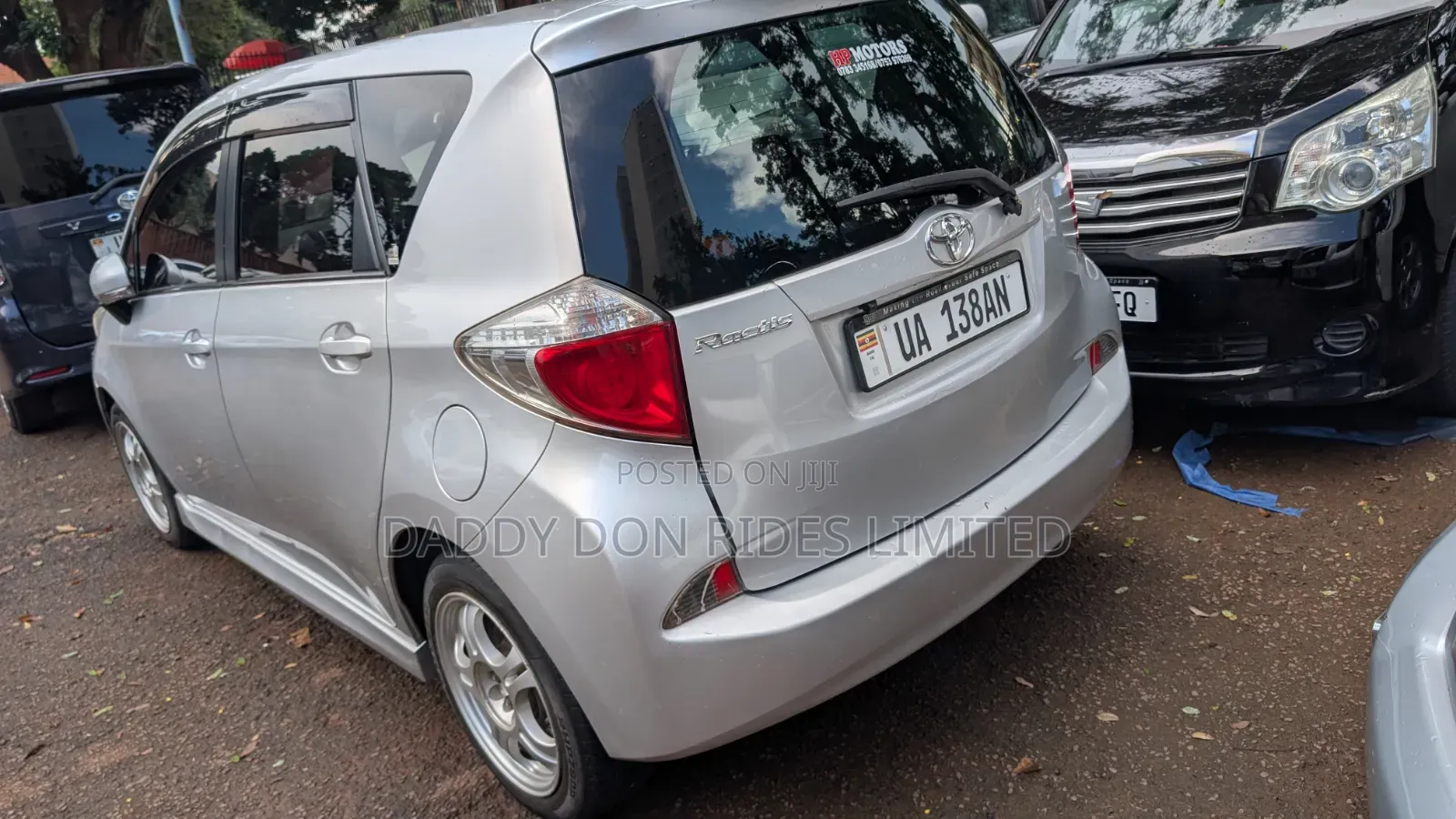 Toyota Ractis 1.5 FWD 2011 Silver