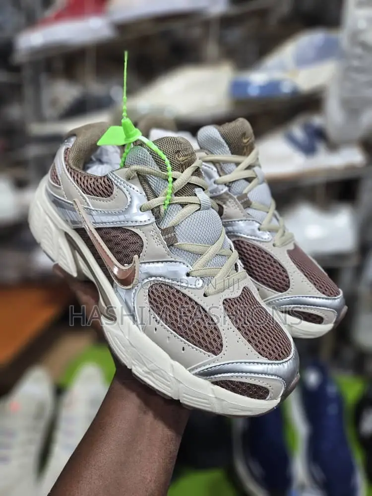 Original New Nike V5 RNR Sneaker