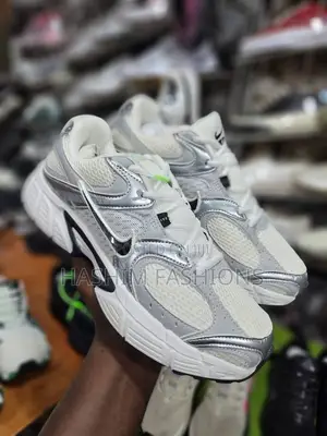 Original New Nike V5 RNR Sneaker