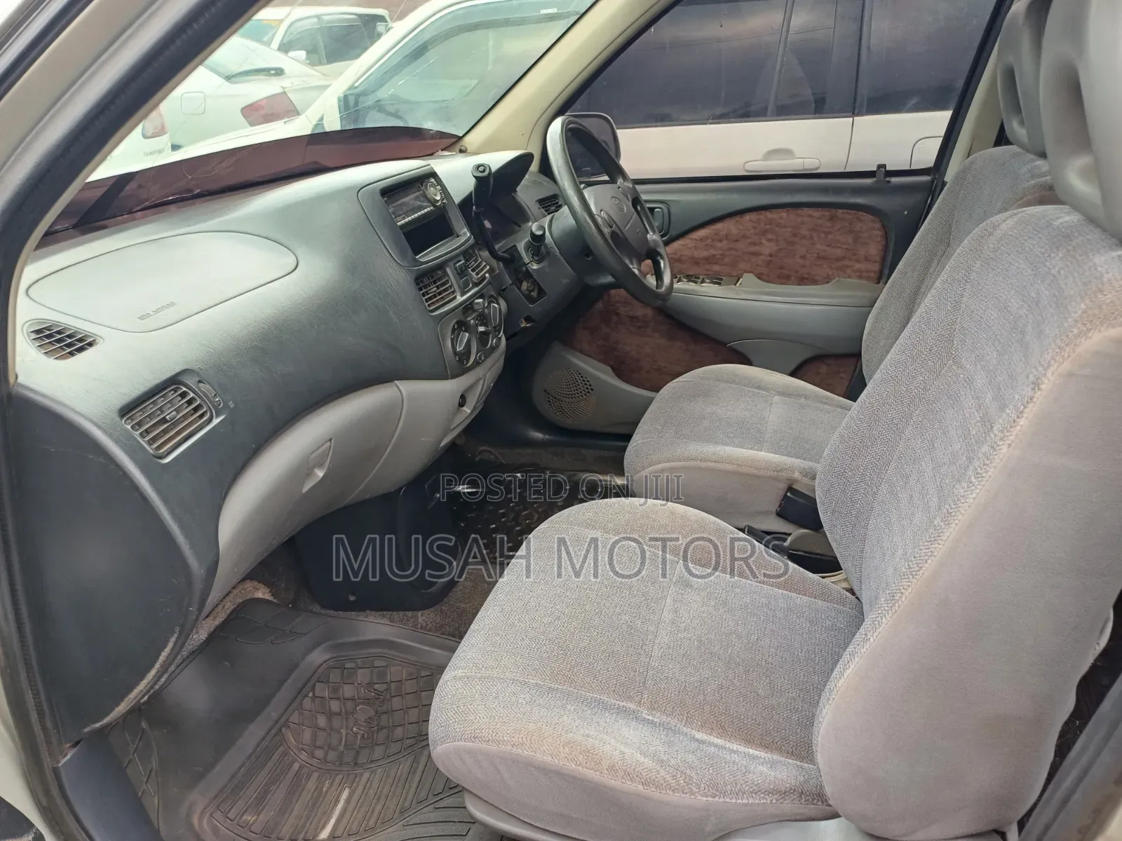 Toyota Raum 1998 Silver