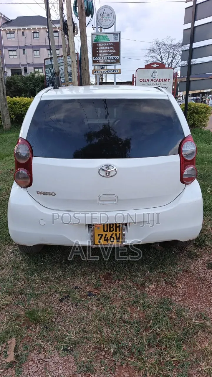 Toyota Passo 2012 White