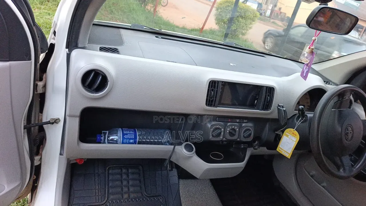 Toyota Passo 2012 White