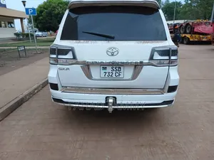 Toyota Land Cruiser Prado 4.0 Petrol GX-R 2019 White
