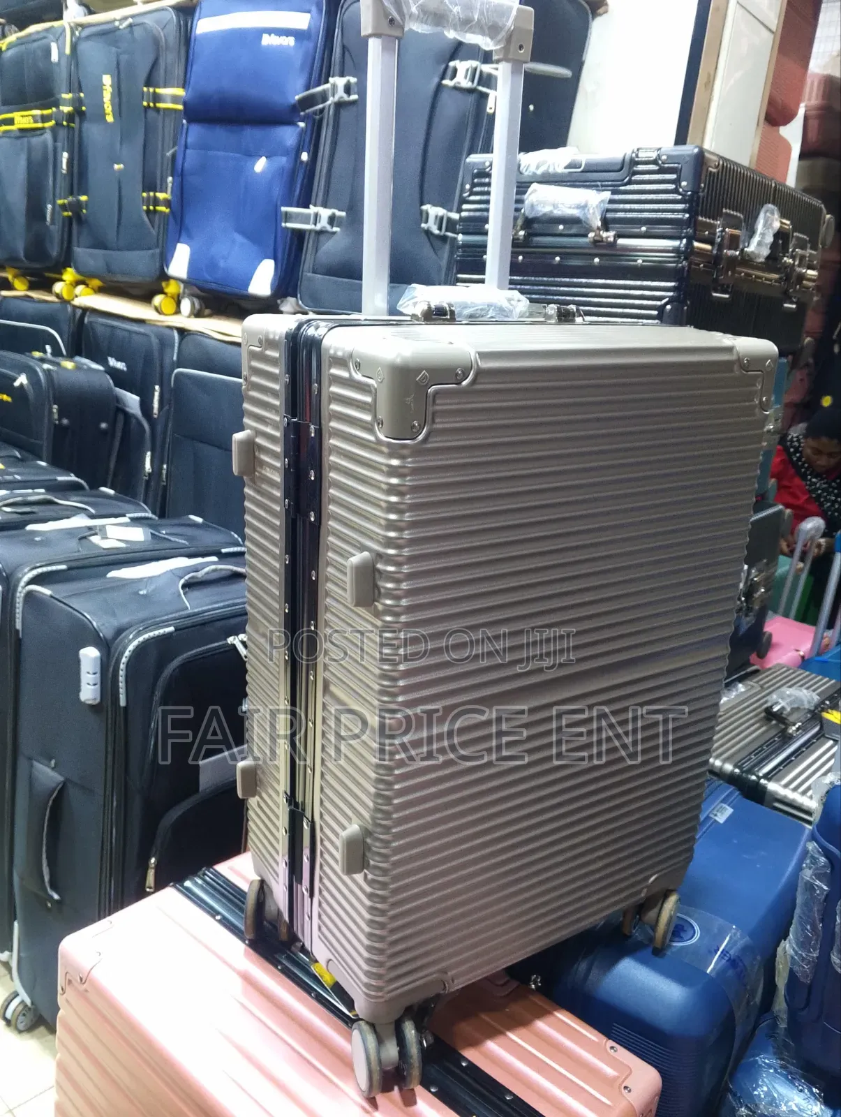 Suitcases. Small ( Gray)