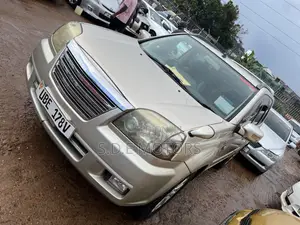 Nissan X-Trail 2.0 Petrol XE 2010 Gold