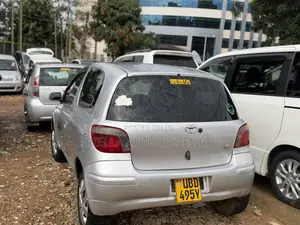 Toyota Vitz 2001 Silver