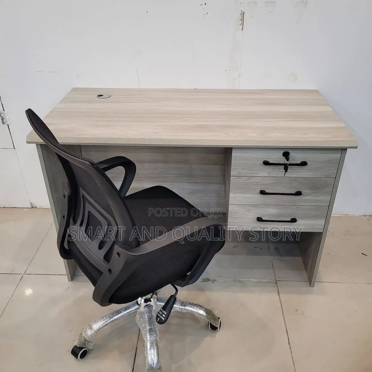 Office Desk/Executive Office Table With Drowers