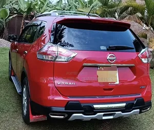 Nissan X-Trail 2.0 Petrol AWD 2015 Red