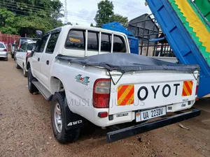 Toyota Hilux 1999 White