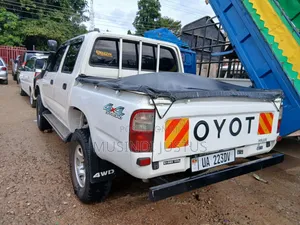 Toyota Hilux 1999 White