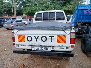 Toyota Hilux 1999 White