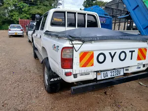 Toyota Hilux 1999 White