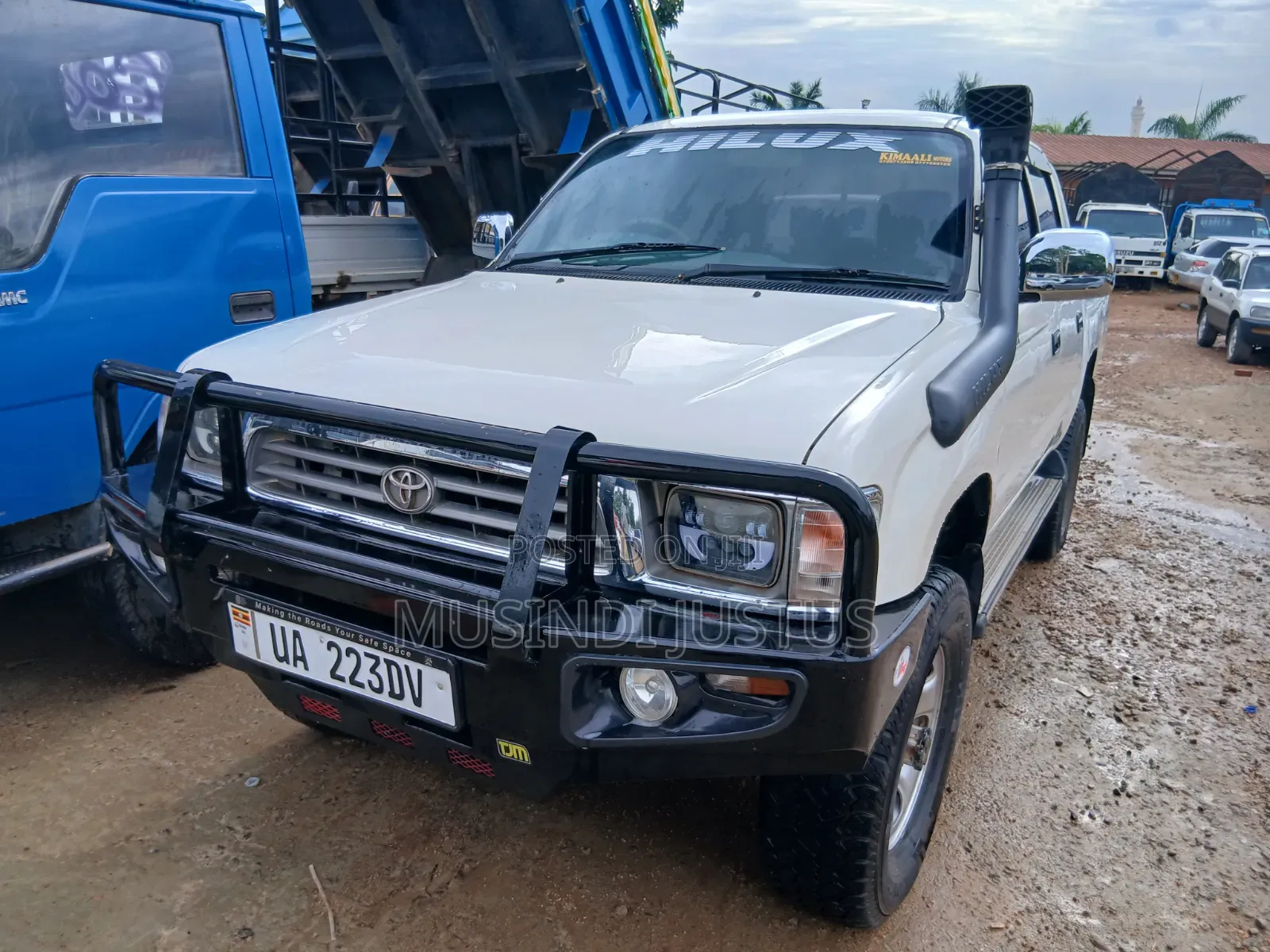 Toyota Hilux 1999 White
