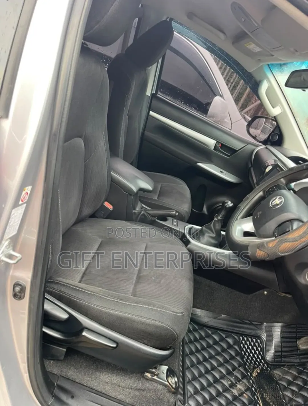 Toyota Hilux 2015 Gray