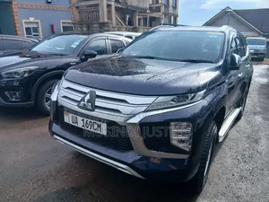 Mitsubishi Pajero Sport 2018 Blue