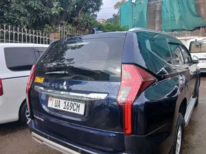 Mitsubishi Pajero Sport 2018 Blue