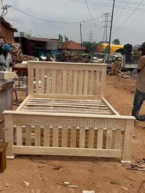 5by6 Wooden Bed in Perfect State Available on Sale