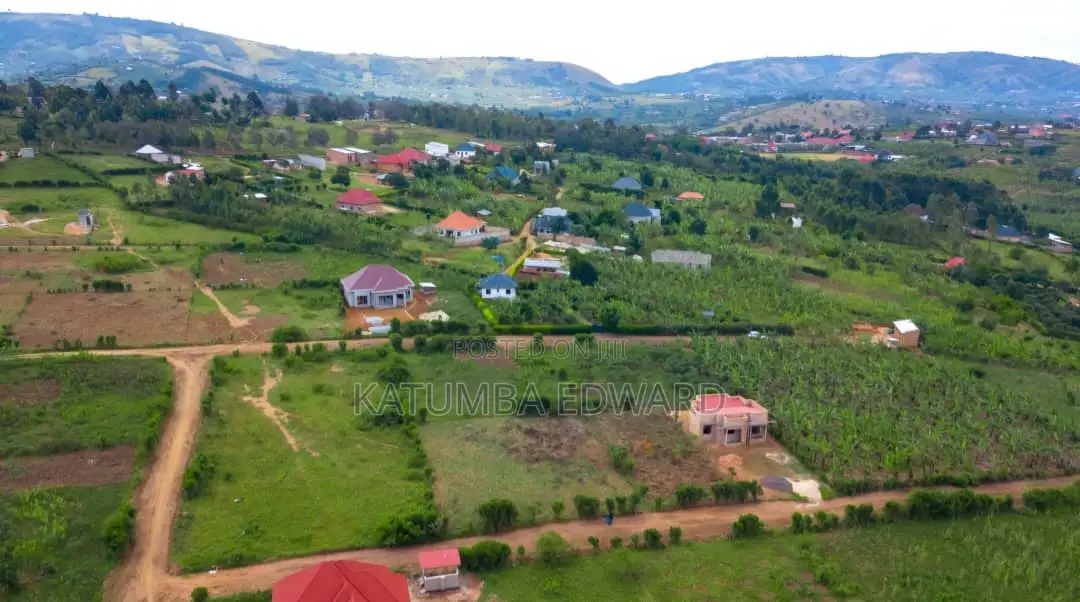 100×100ft Plot for Sale in Rwobuyenje, Mbarara City – UGX 42M