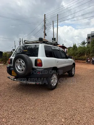 Toyota RAV4 1999 White