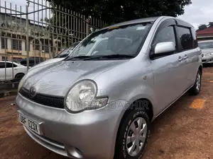 Toyota Sienta 2007 Silver