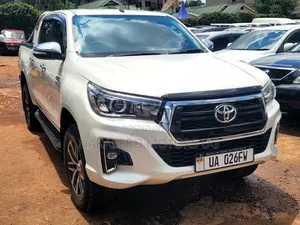Toyota Hilux Revo Double Cab Deisel 2.8 RWD 2019 White