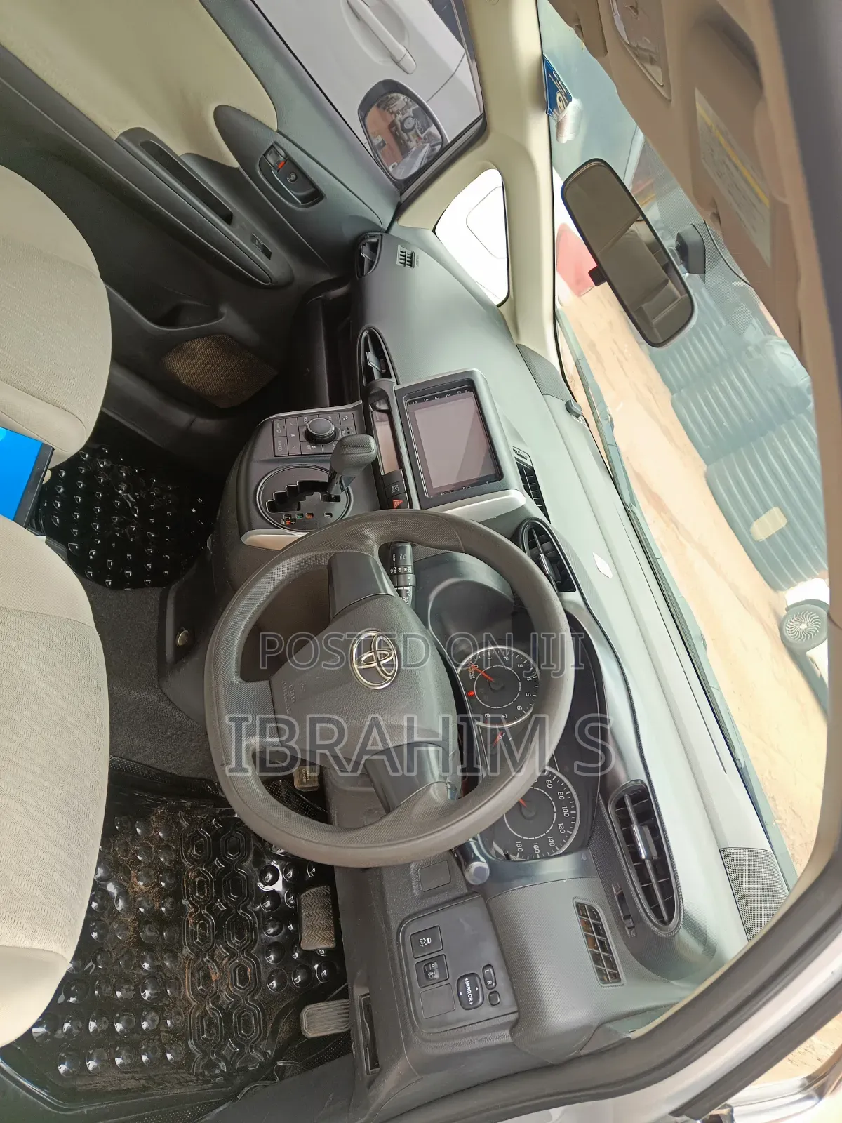 Toyota Wish 2012 Silver