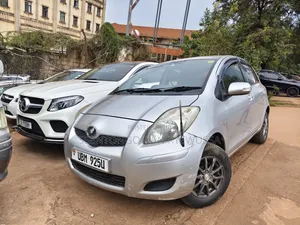Toyota Vitz 2008 Silver