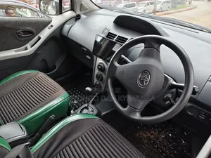 Toyota Vitz 2008 Silver