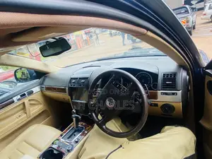 Volkswagen Touareg VR6 Lux 2011 Blue