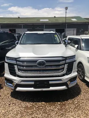 Toyota Land Cruiser LC300 2023 White