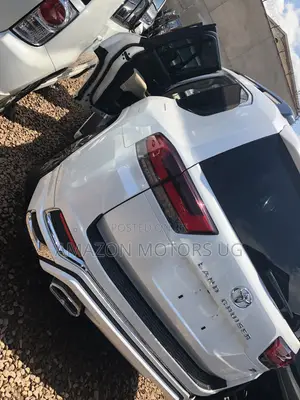 Toyota Land Cruiser LC300 2023 White