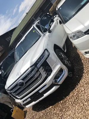 Toyota Land Cruiser LC300 2023 White