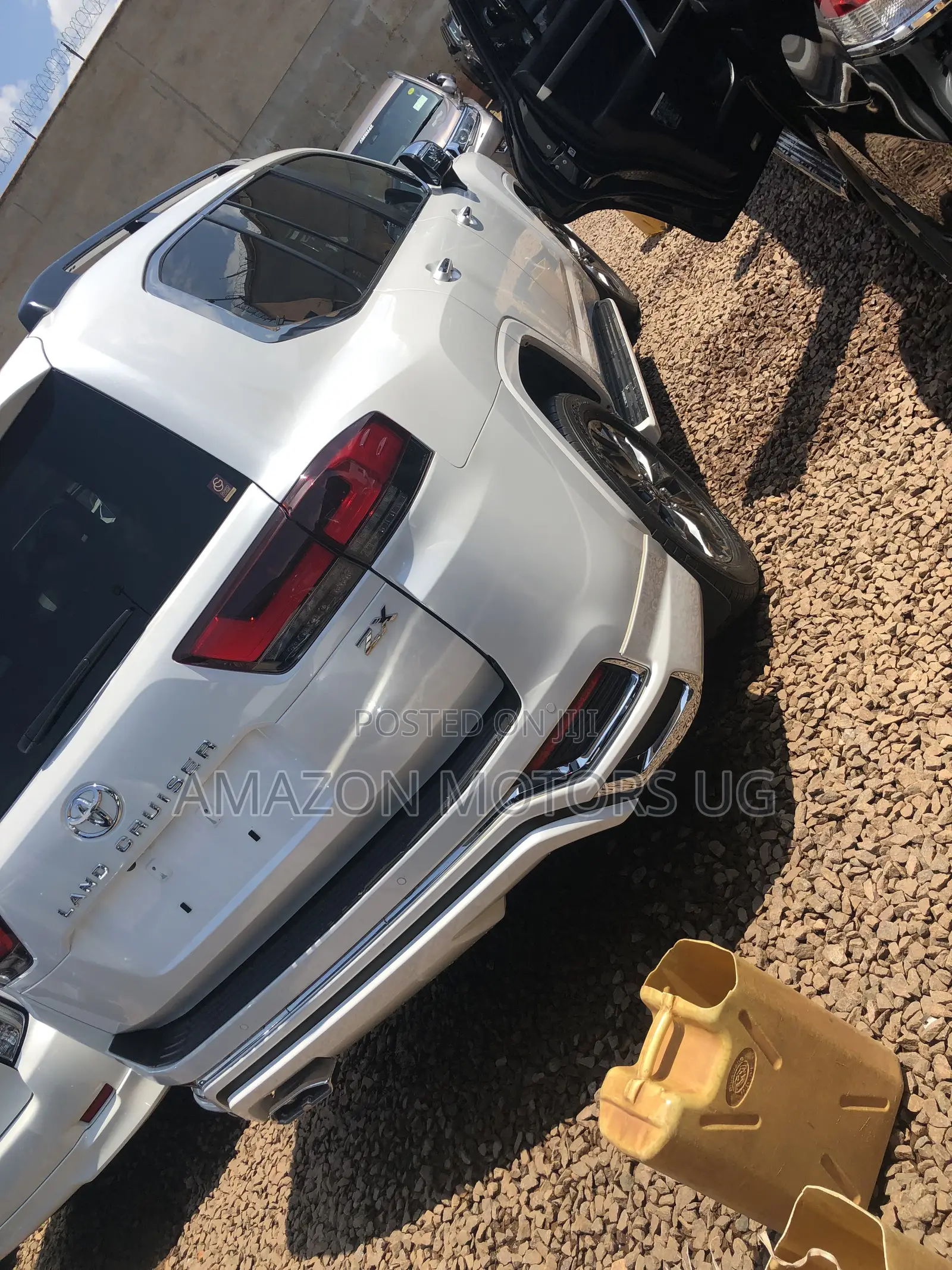 Toyota Land Cruiser LC300 2023 White