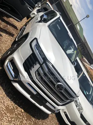 Toyota Land Cruiser LC300 2023 White