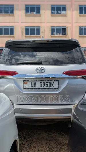 Toyota Fortuner 2.4 D RWD 2021 Silver