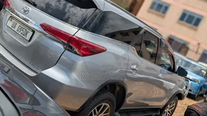 Toyota Fortuner 2.4 D RWD 2021 Silver