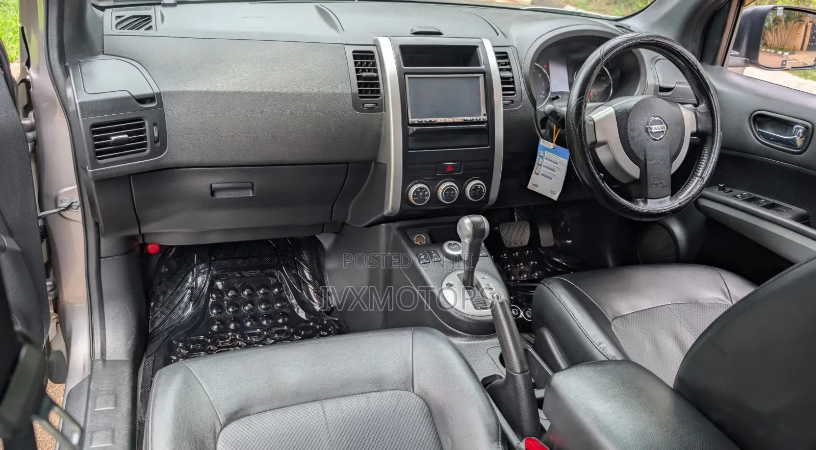 Nissan X-Trail 2.0 Petrol XE 2011 Silver