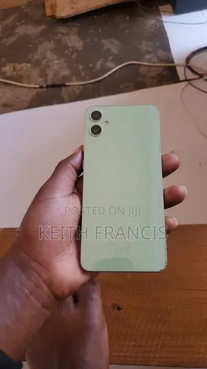New Samsung Galaxy A06 64 GB Green