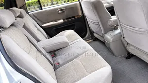 Toyota Kluger 2011 Silver