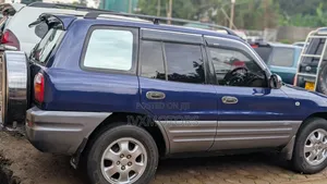 Toyota RAV4 Base 4x4 1999 Blue