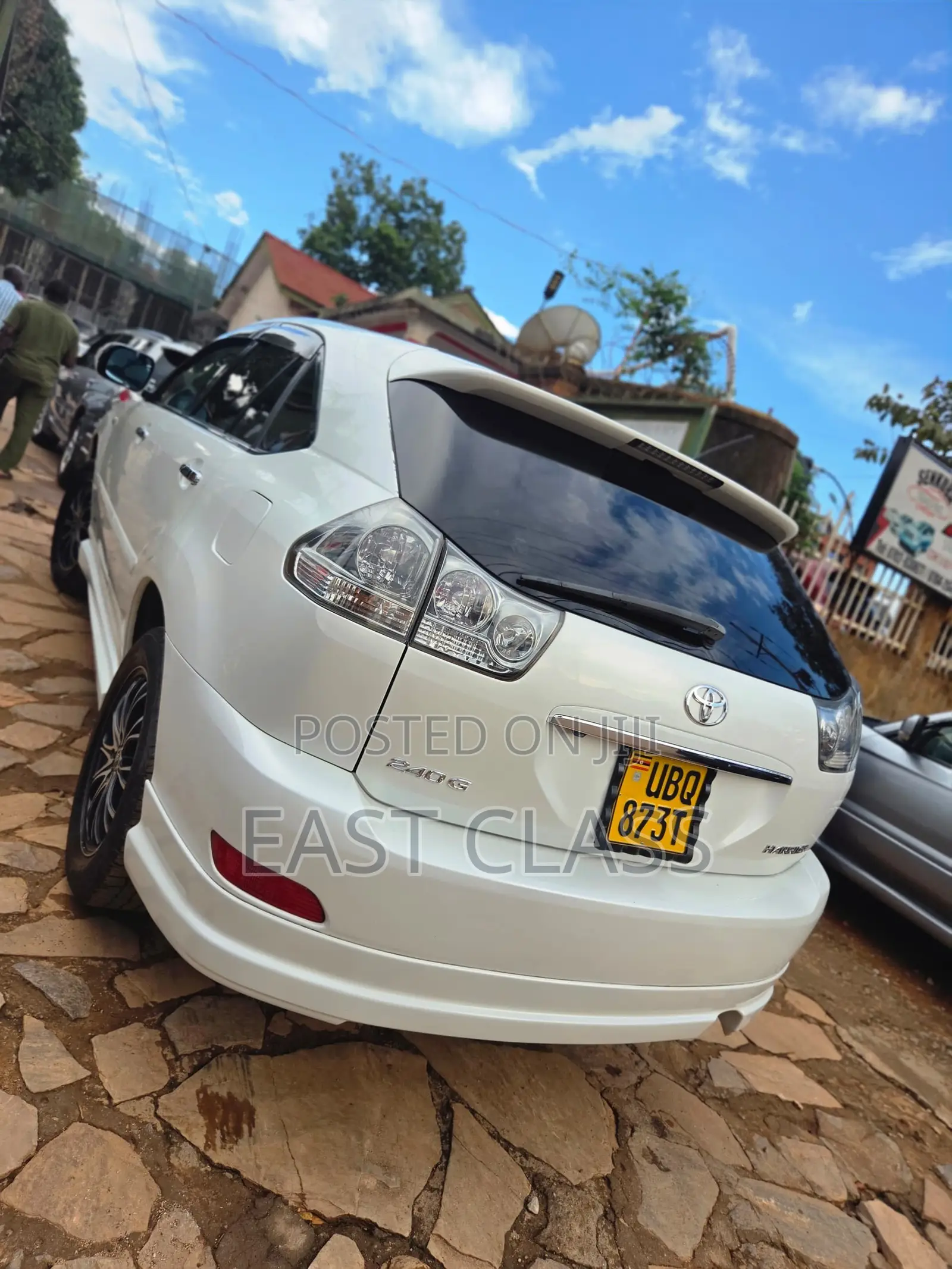 Toyota Harrier 2.4 2011 White